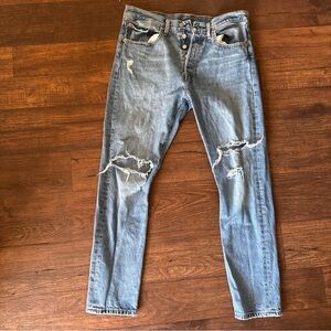Levi's women’s distressed jeans